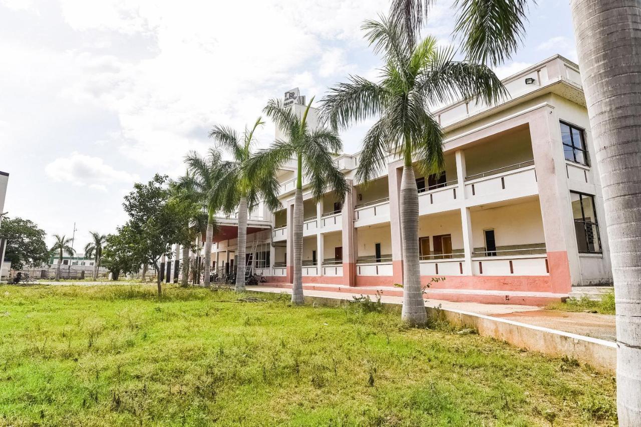 Oyo 48251 Dsr Grand Hotel Krishnagiri Exterior photo